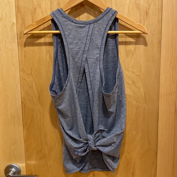 GAP Open-Back, Crew-Neck Tank - Picture 4 of 14